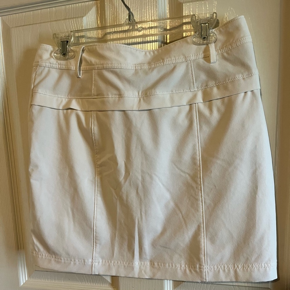 Annika Cutter & Buck white tennis golf Skirt size 8 EUC no visible flaws
Pockets - Picture 8 of 9